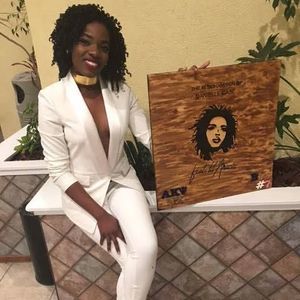 Meet your Posher, Danielle